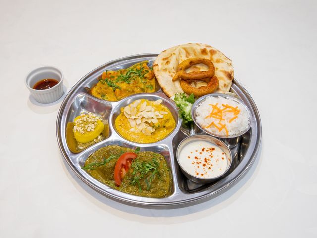 TAJ MAHAL LA ROCHE Thali mix — TAJ MAHAL à La Roche-sur-Yon